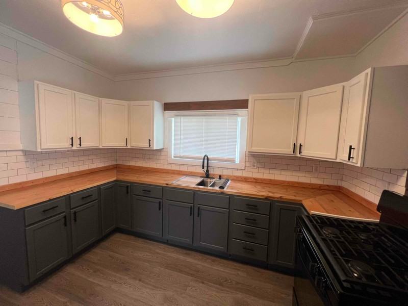 1160 23rd St - Photo 2 of 8