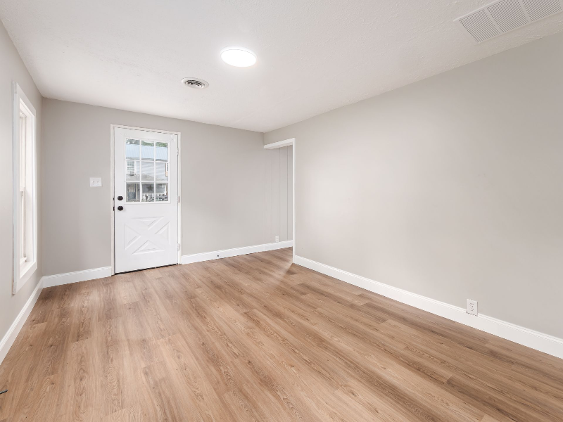 442 Fies Avenue - Photo 4 of 14