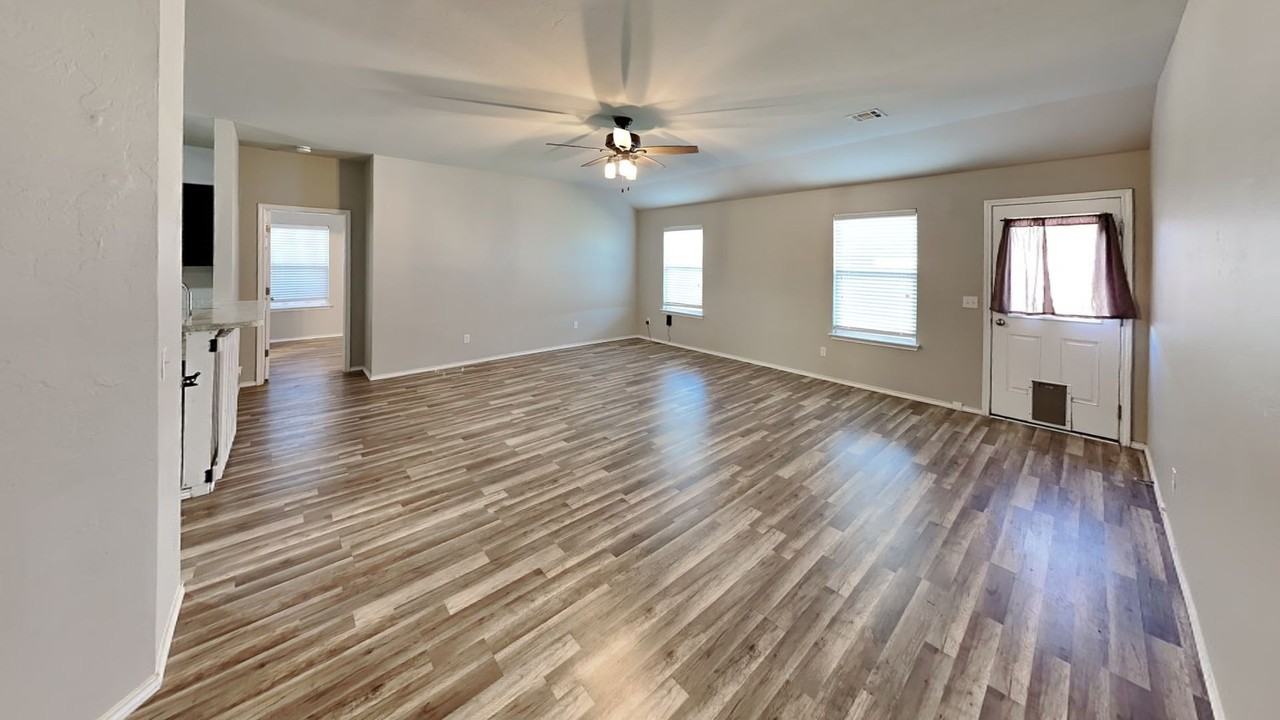 1901 W Autumn Way - Photo 4 of 20