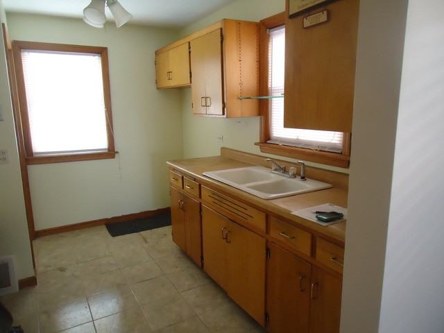 14114 S State St - Photo 3 of 9