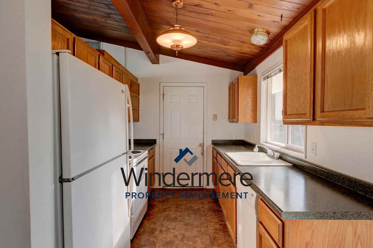 1641 Ne 11th Ave - Photo 2 of 21