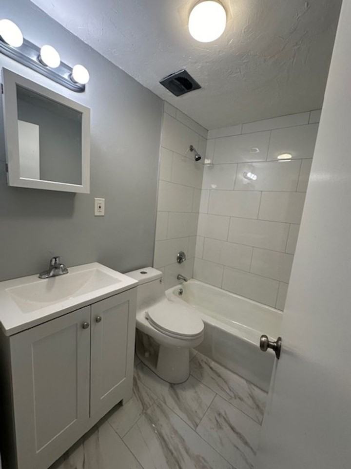 362 Centre St - Photo 7 of 10
