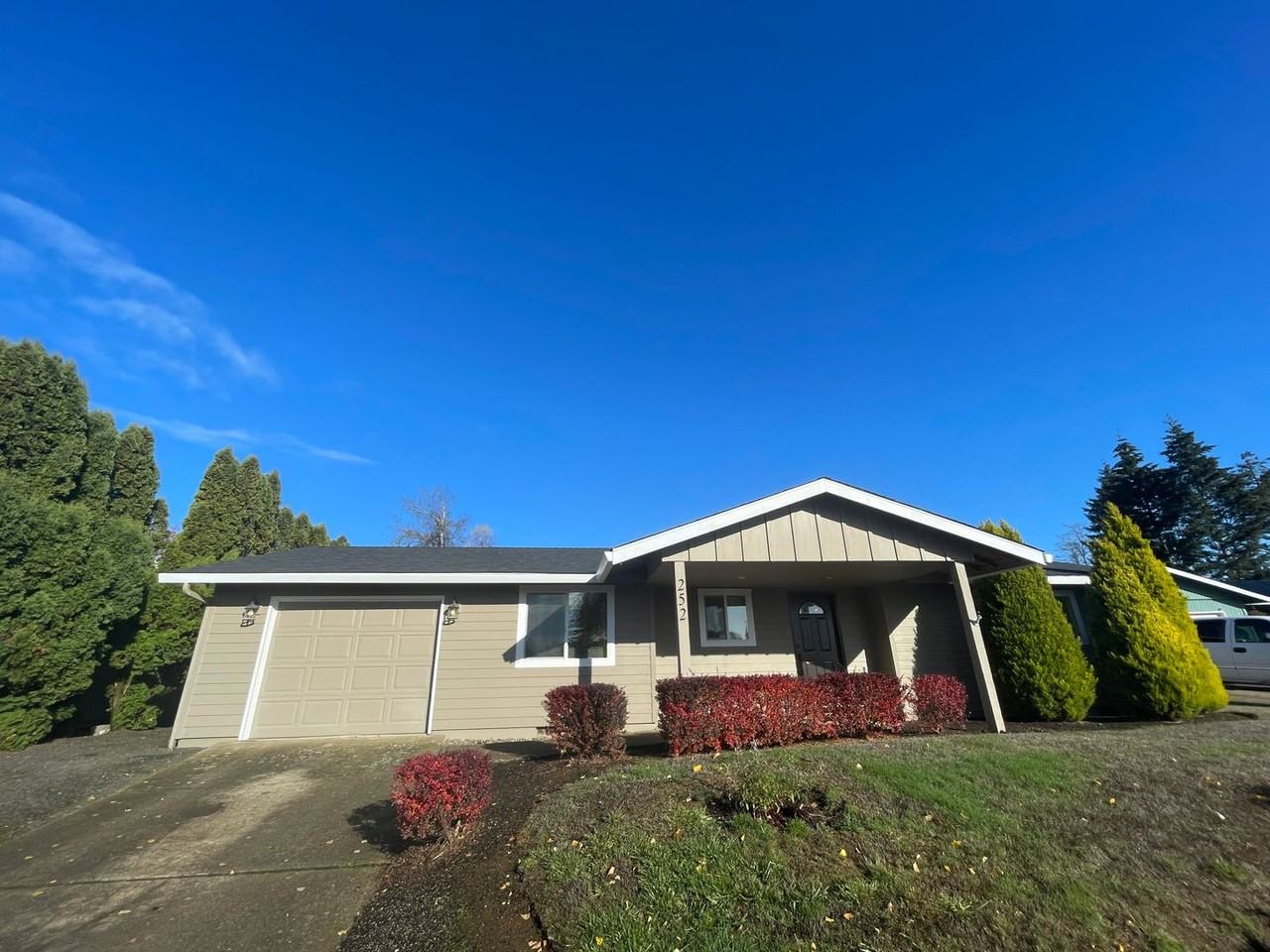 252 Nw Lalack Pl - Photo 2 of 29