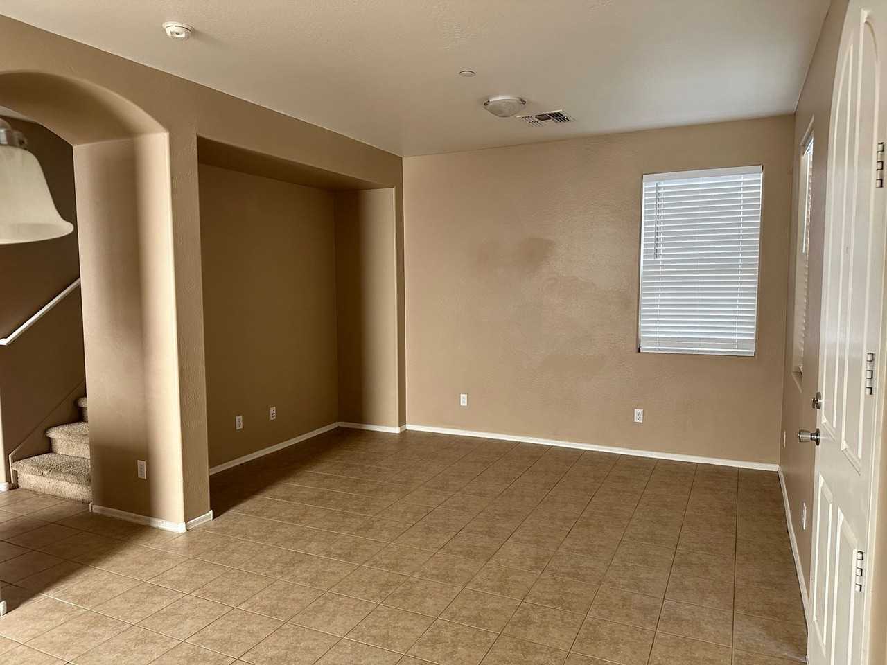 2946 N Evergreen St - Photo 2 of 8