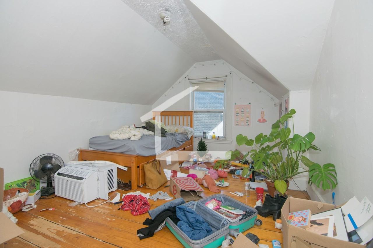 25 Pratt St - Photo 3 of 5