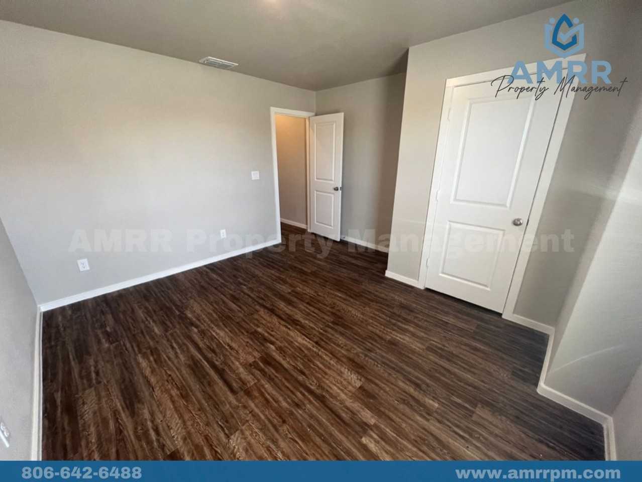 2114 N Texas Ave - Photo 4 of 16