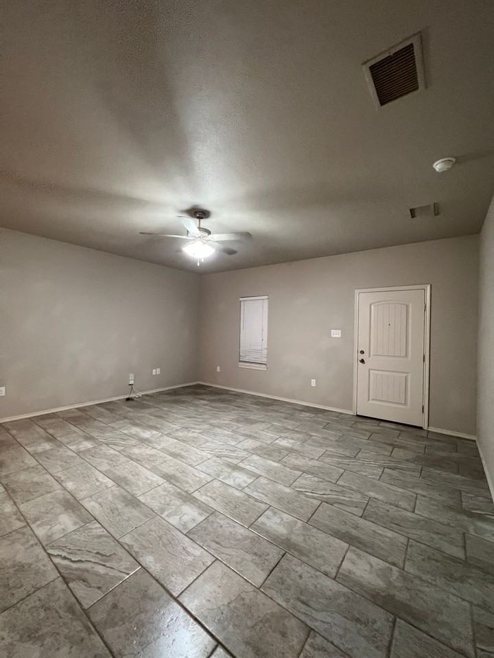 11208 Akron Ave - Photo 2 of 19