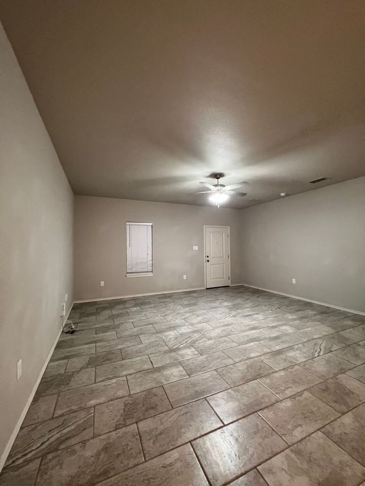 11208 Akron Ave - Photo 3 of 19