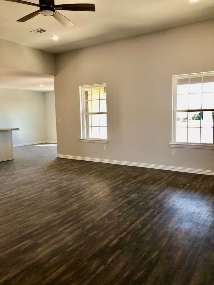 166 Paris Ave - Photo 2 of 12