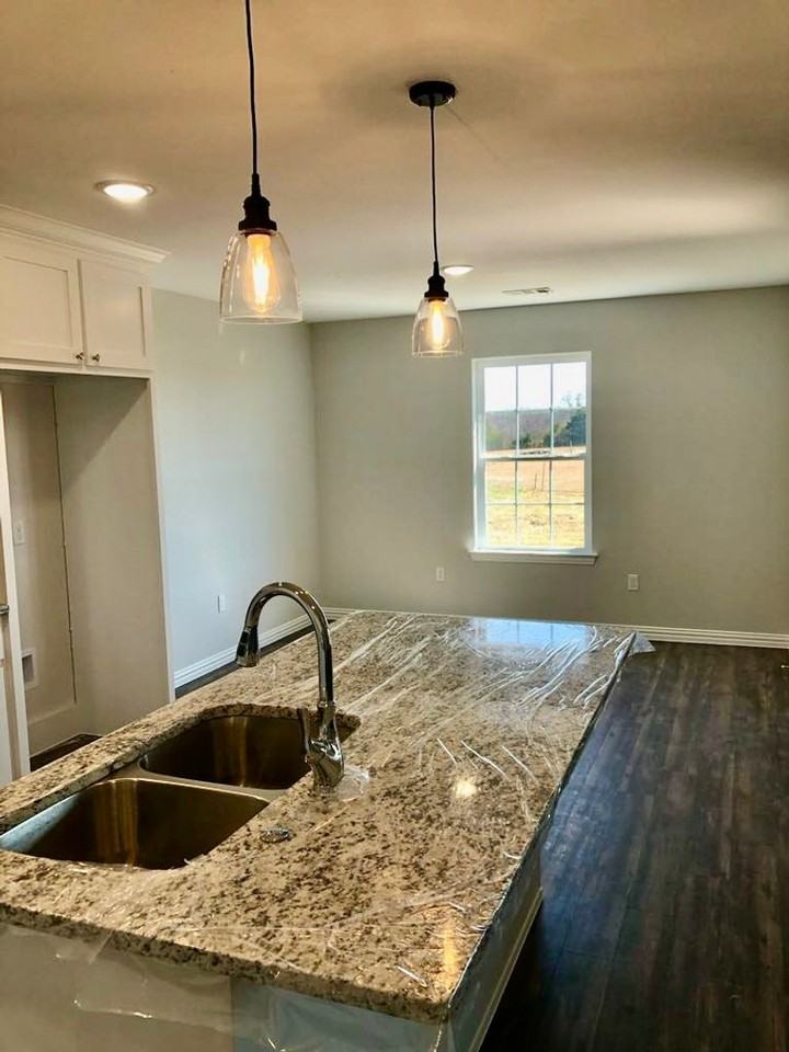 166 Paris Ave - Photo 3 of 12