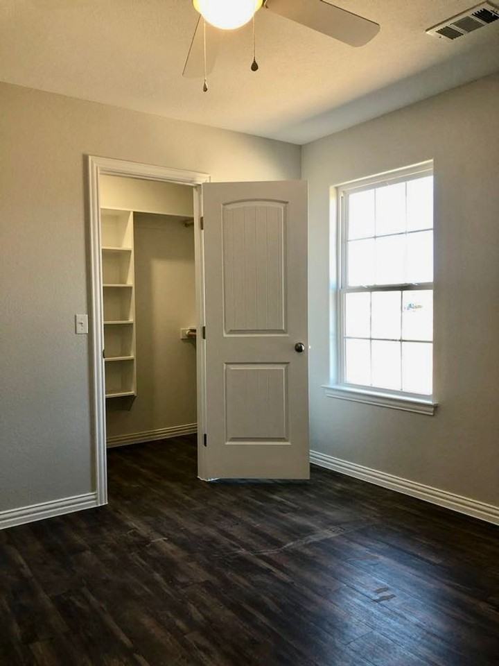166 Paris Ave - Photo 5 of 12