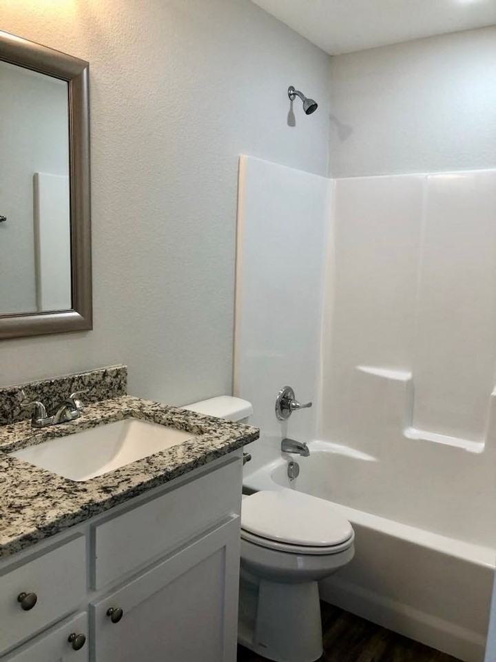 166 Paris Ave - Photo 6 of 12