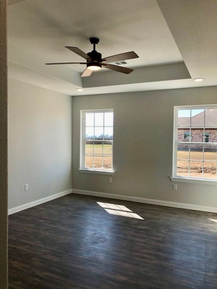 166 Paris Ave - Photo 7 of 12