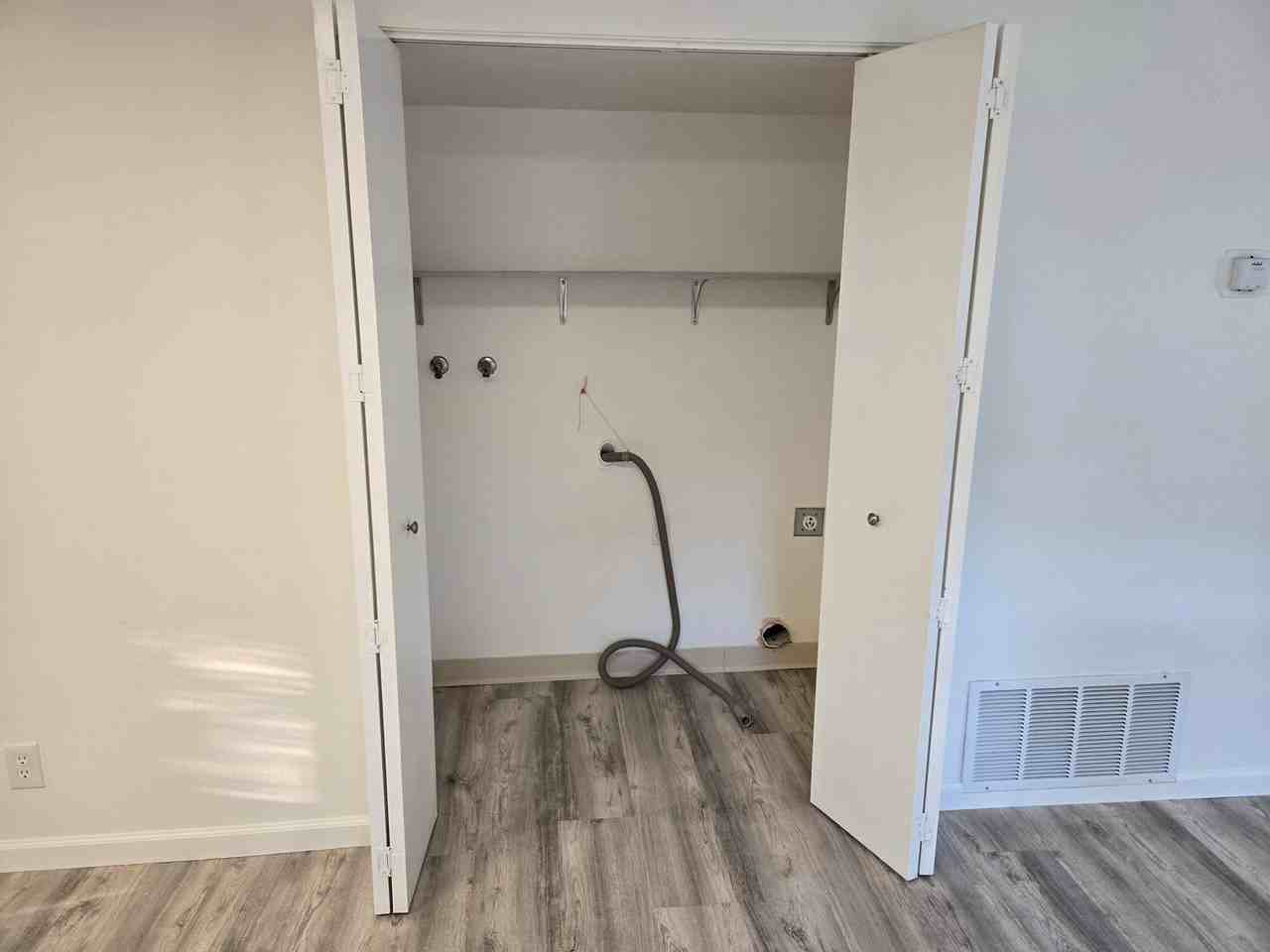 145 Goldenrod Dr - Photo 3 of 18