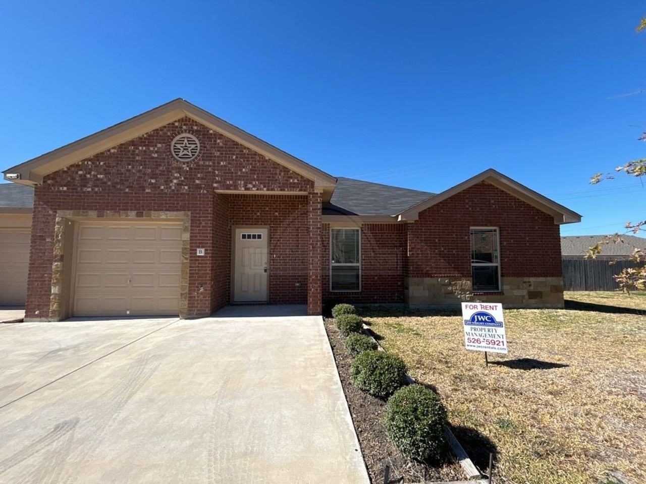 2109 Martin Luther King Jr Blvd - Photo 2 of 29
