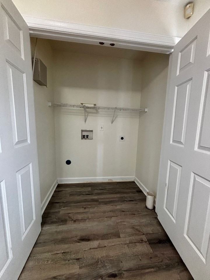 207 Ashwood Dr - Photo 4 of 11
