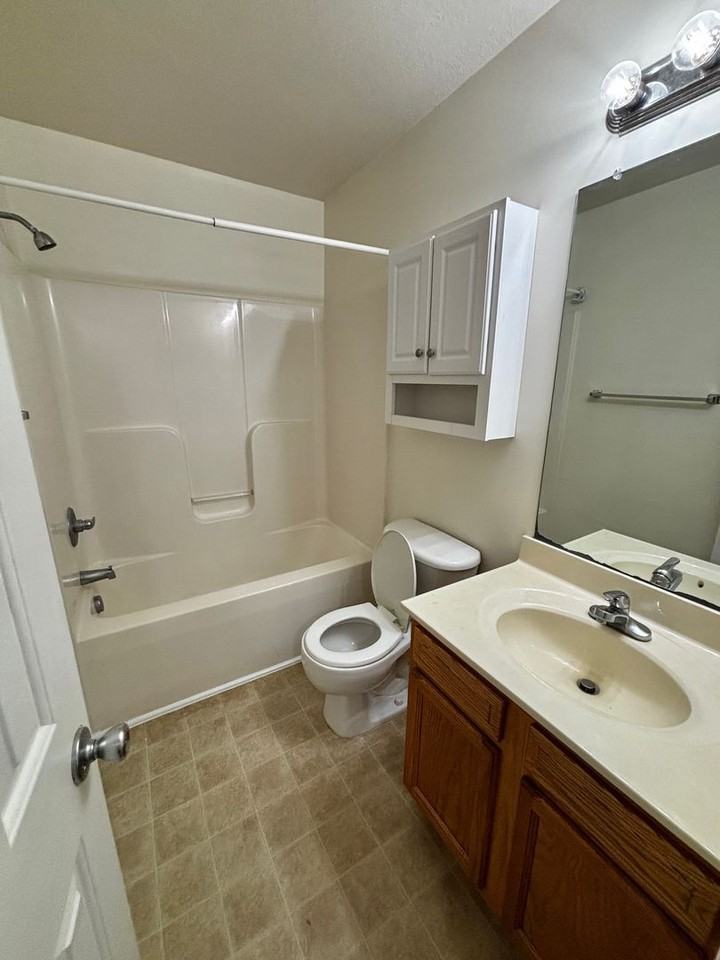 207 Ashwood Dr - Photo 6 of 11