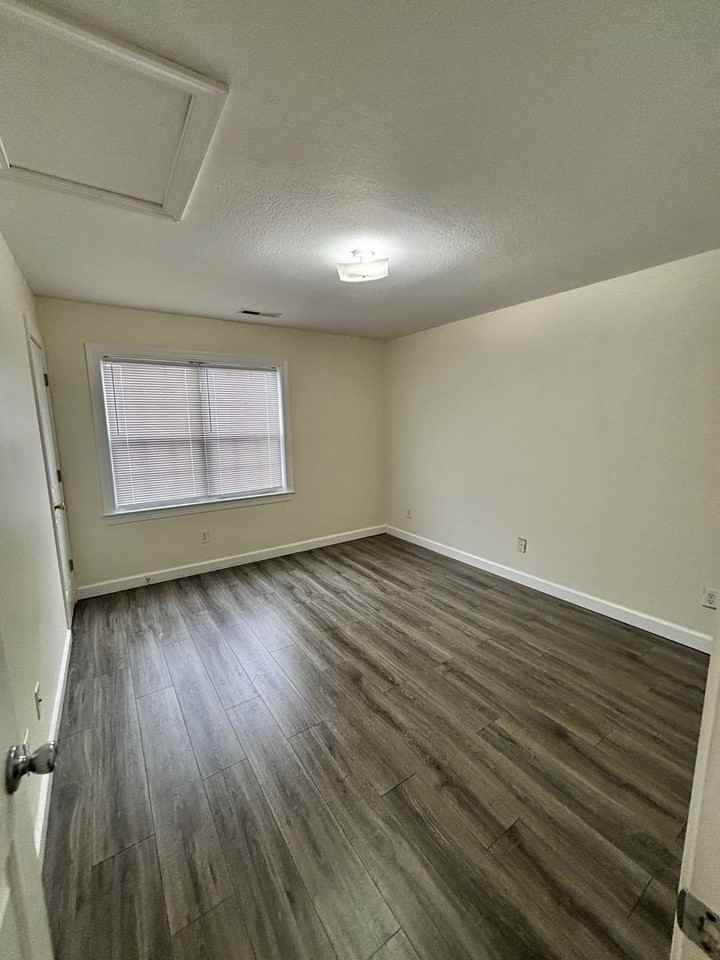 207 Ashwood Dr - Photo 7 of 11