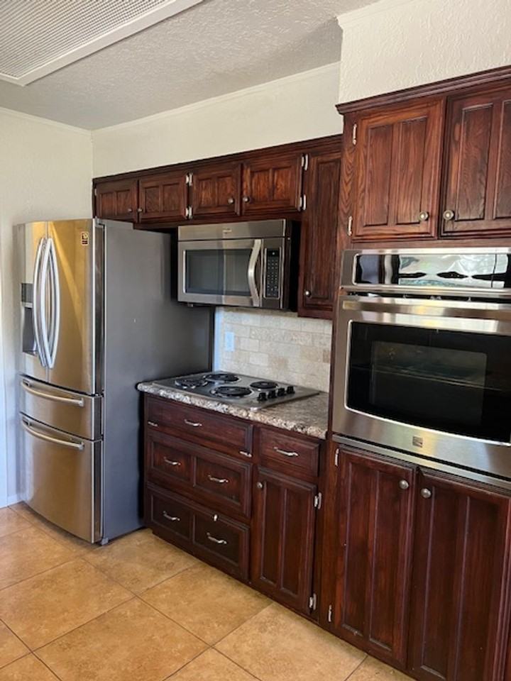 608 Crestwood Drive - Photo 4 of 21