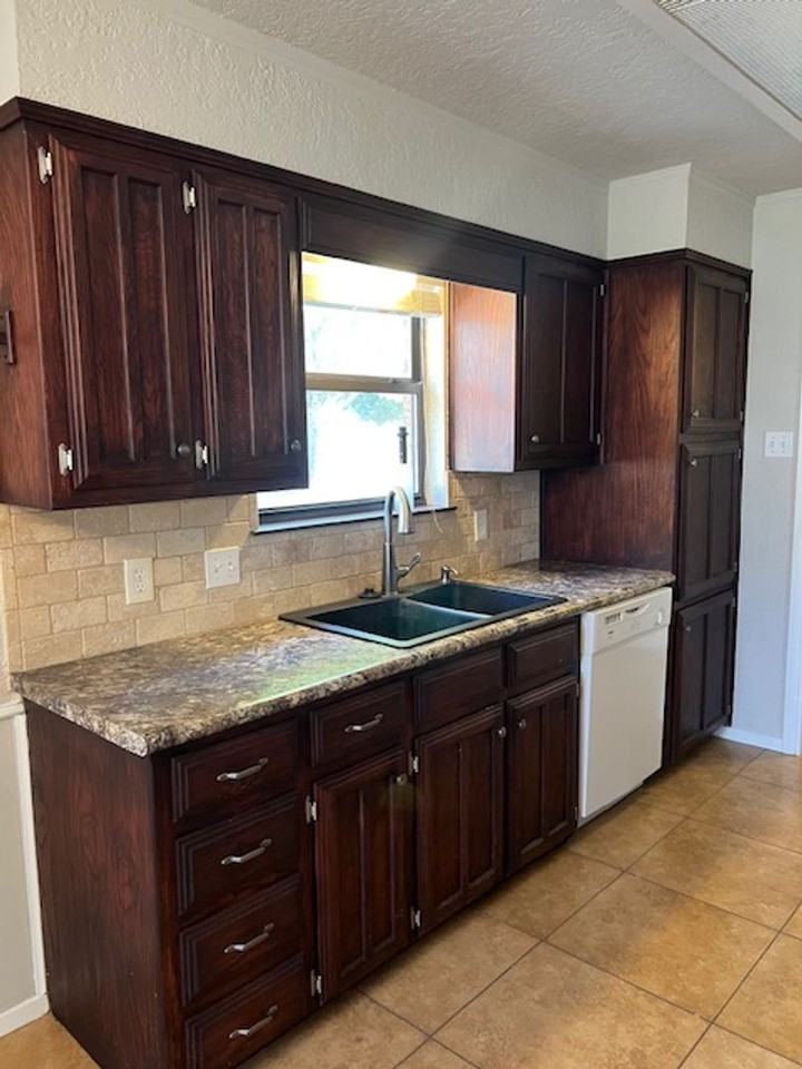 608 Crestwood Drive - Photo 5 of 21