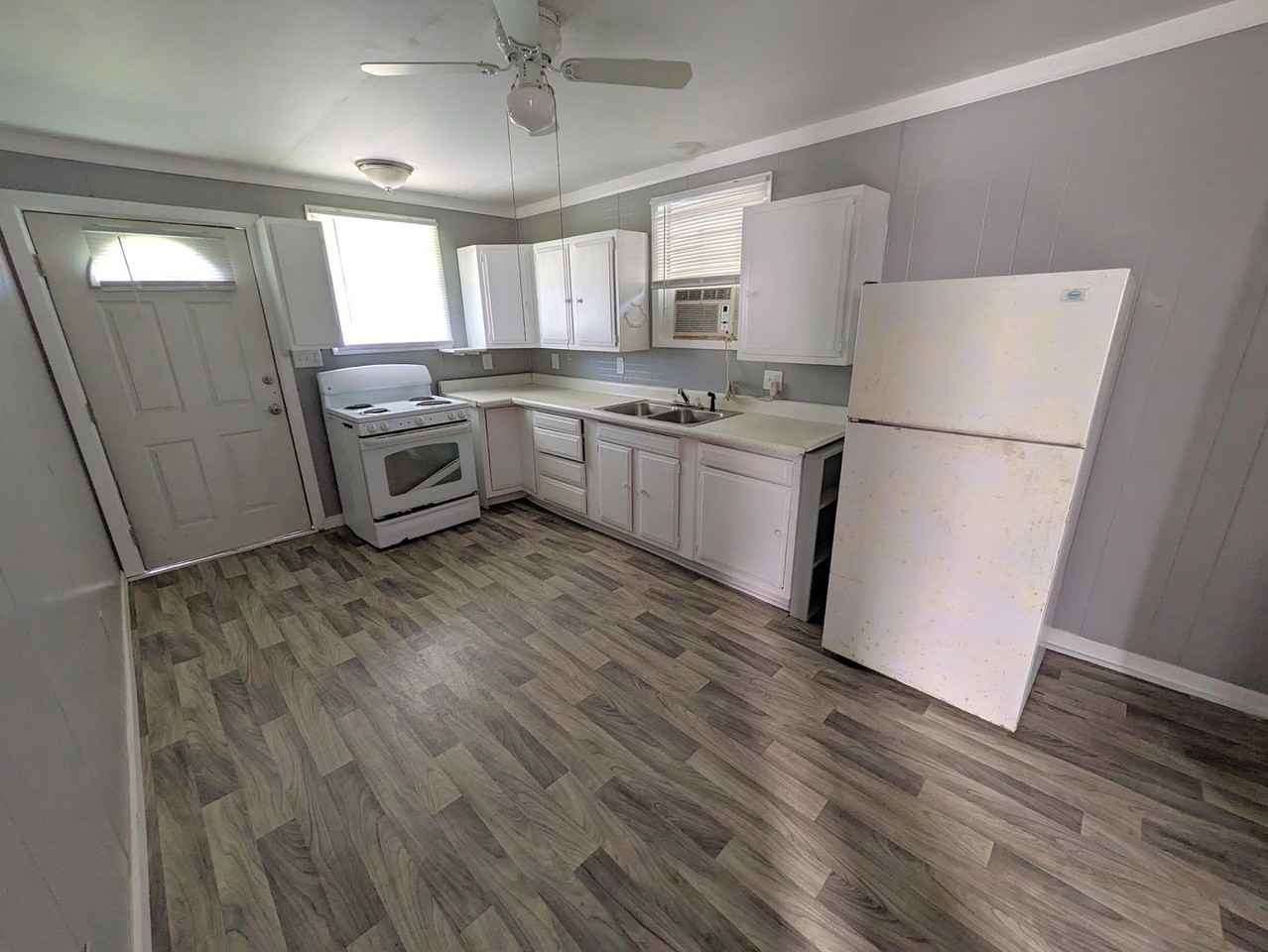 2309 7th St - Photo 4 of 7