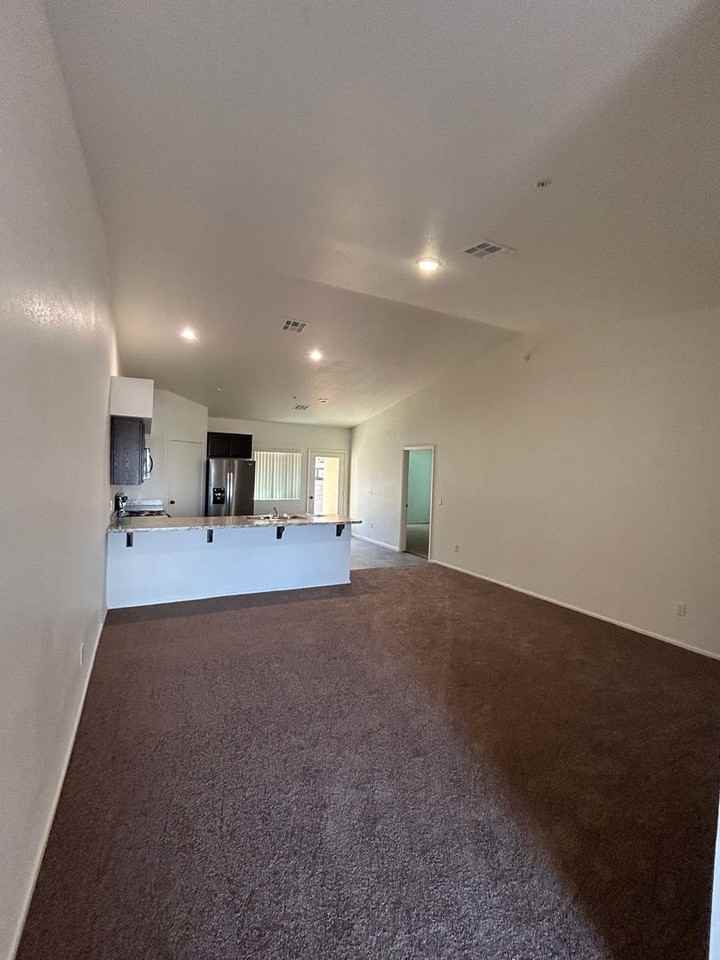 7277 E 37th St - Photo 3 of 13