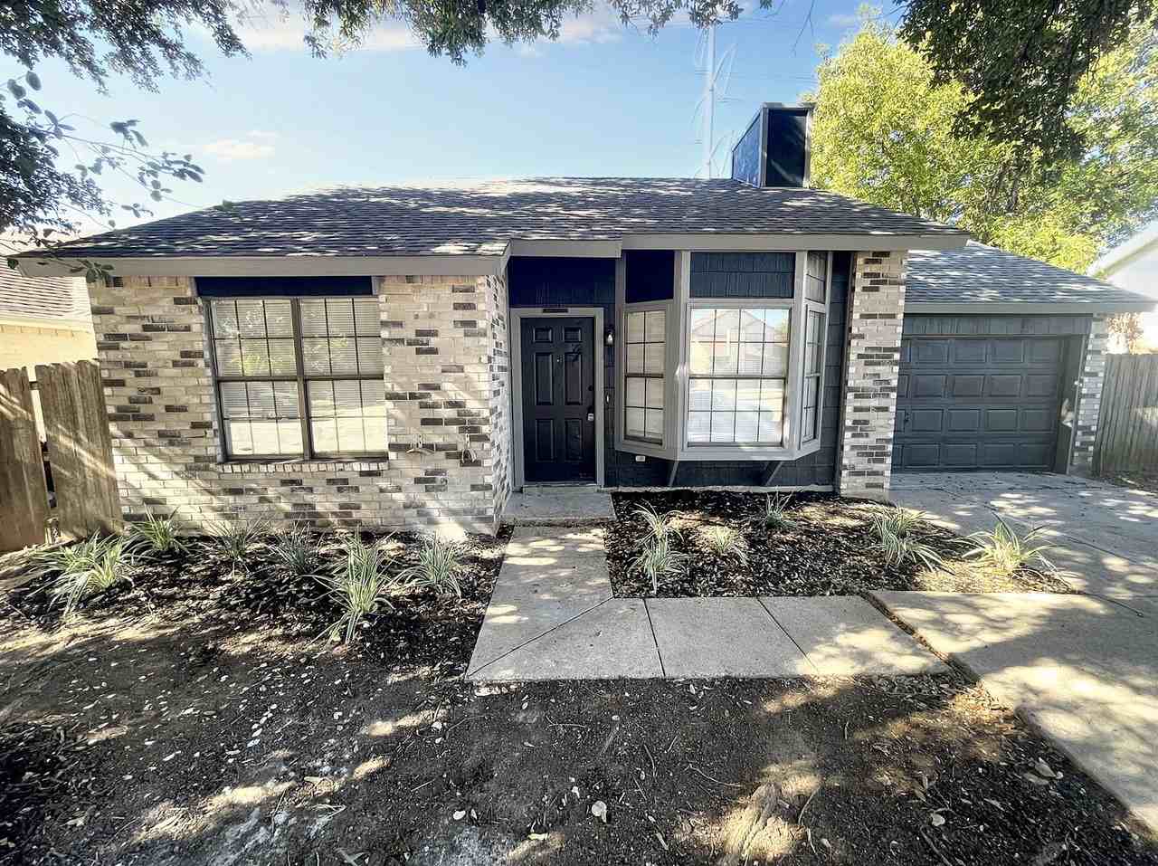 5518 Creek Valley Dr - Photo 3 of 40