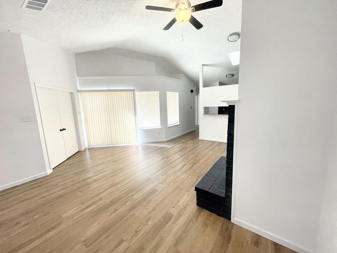 5518 Creek Valley Dr - Photo 7 of 40