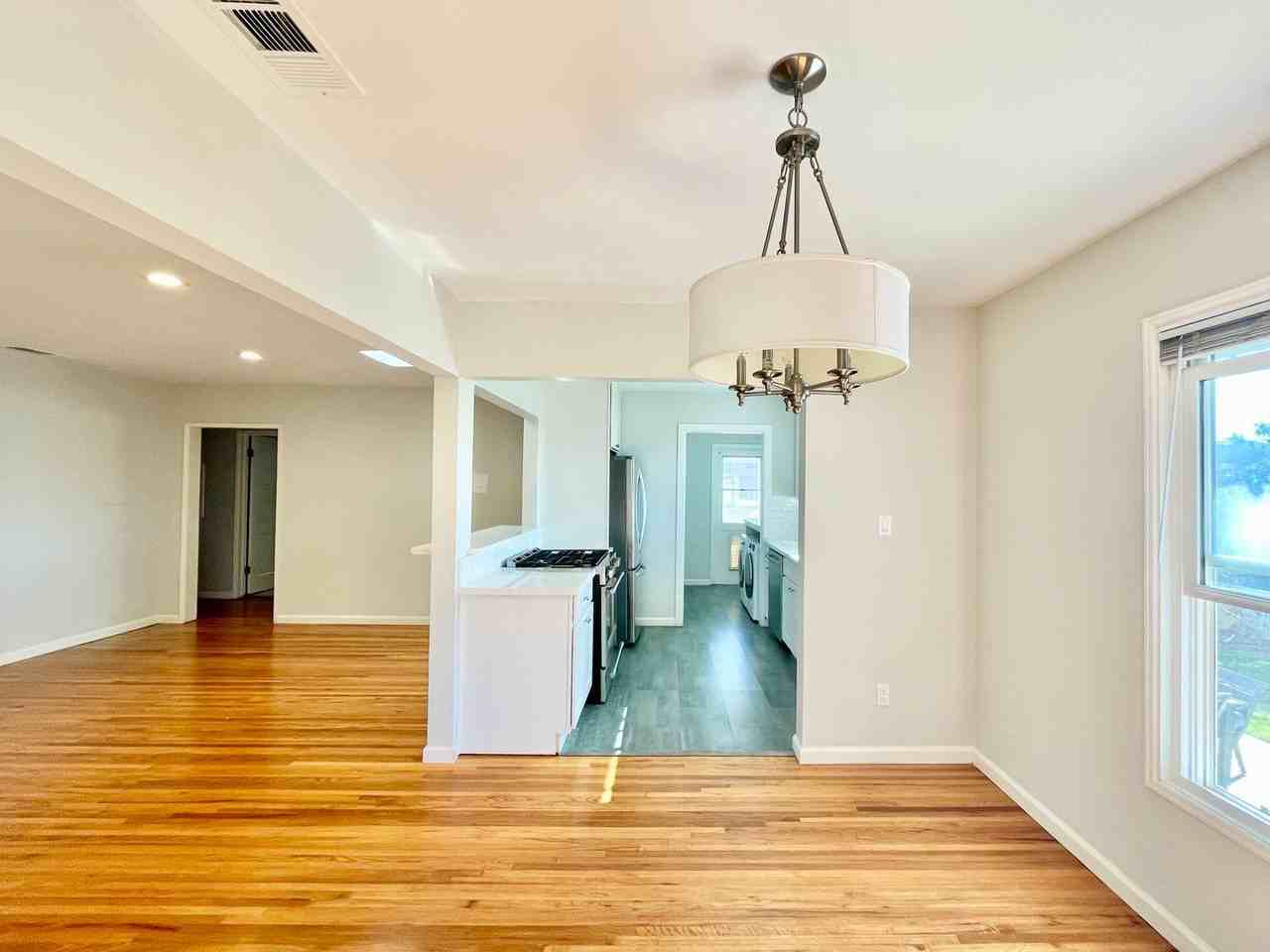 5662 Waverly Ave - Photo 2 of 25