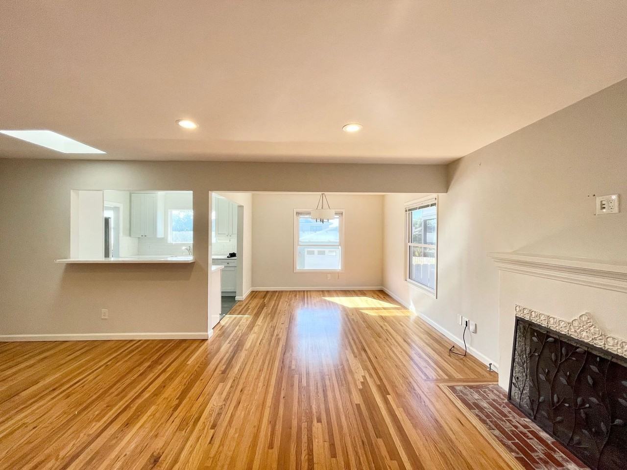 5662 Waverly Ave - Photo 3 of 25