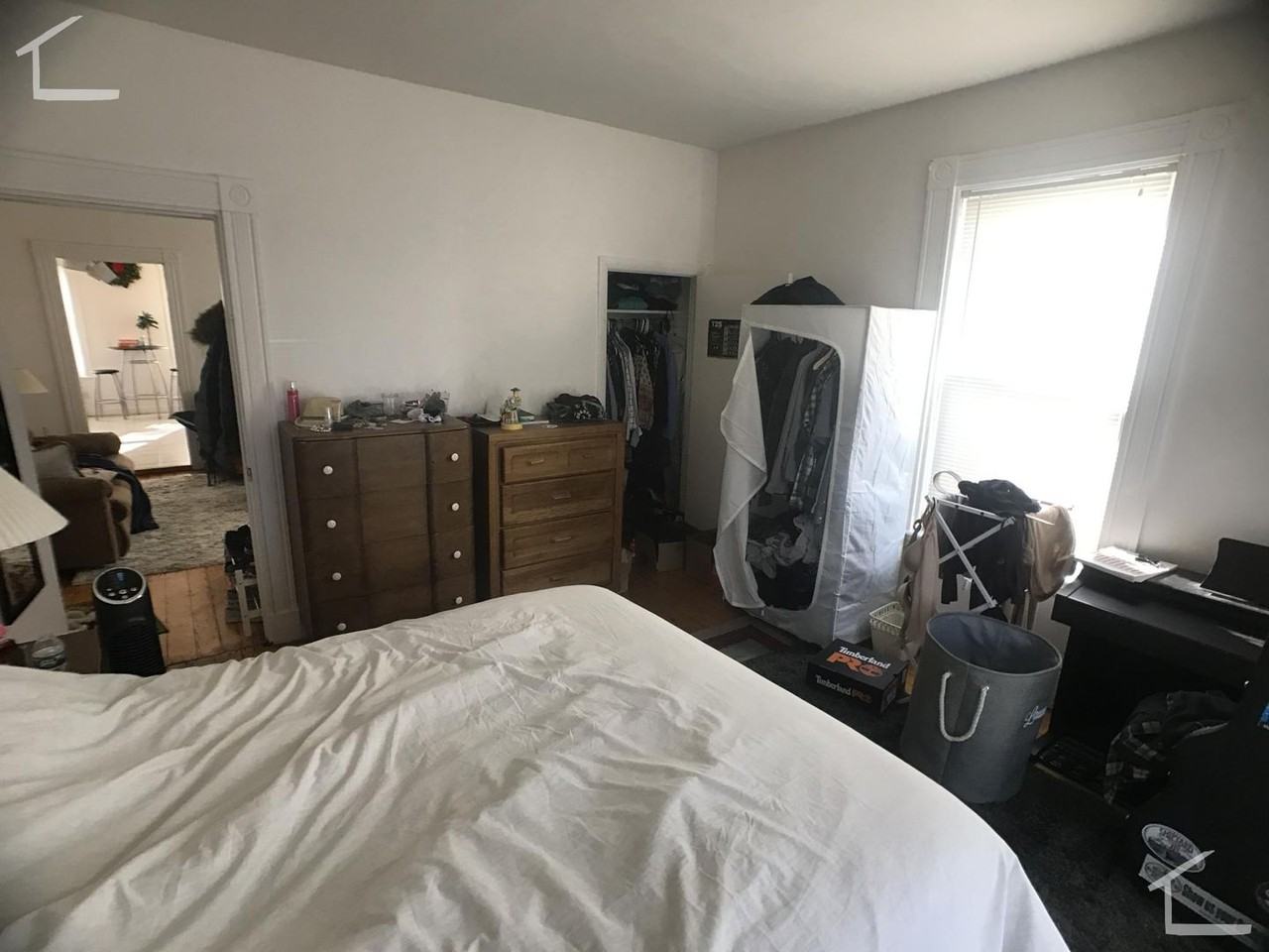 22 Pratt St - Photo 5 of 8