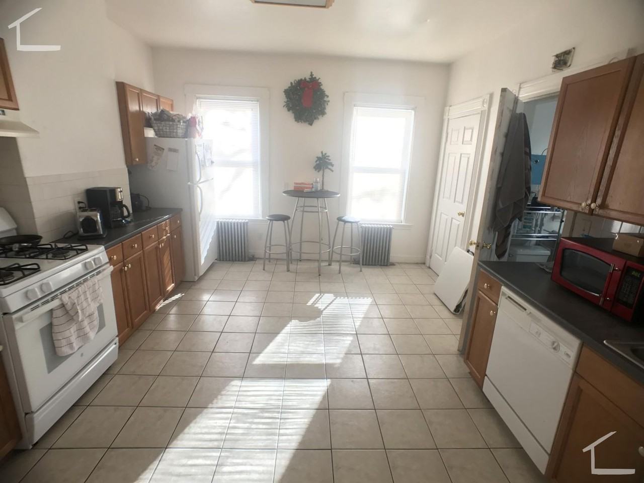 22 Pratt St - Photo 6 of 8