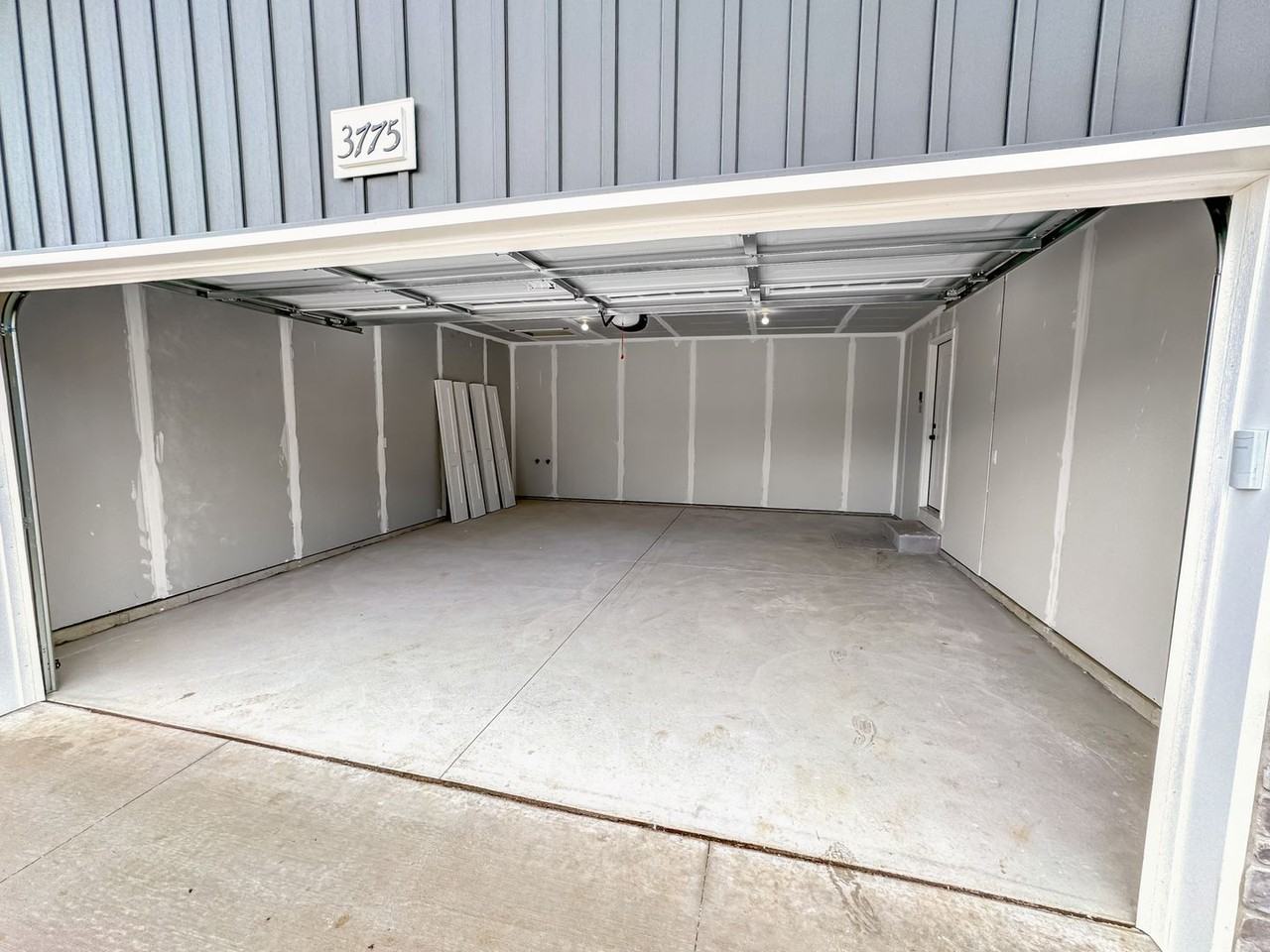 3765 Remembrance Rd Nw - Photo 3 of 20