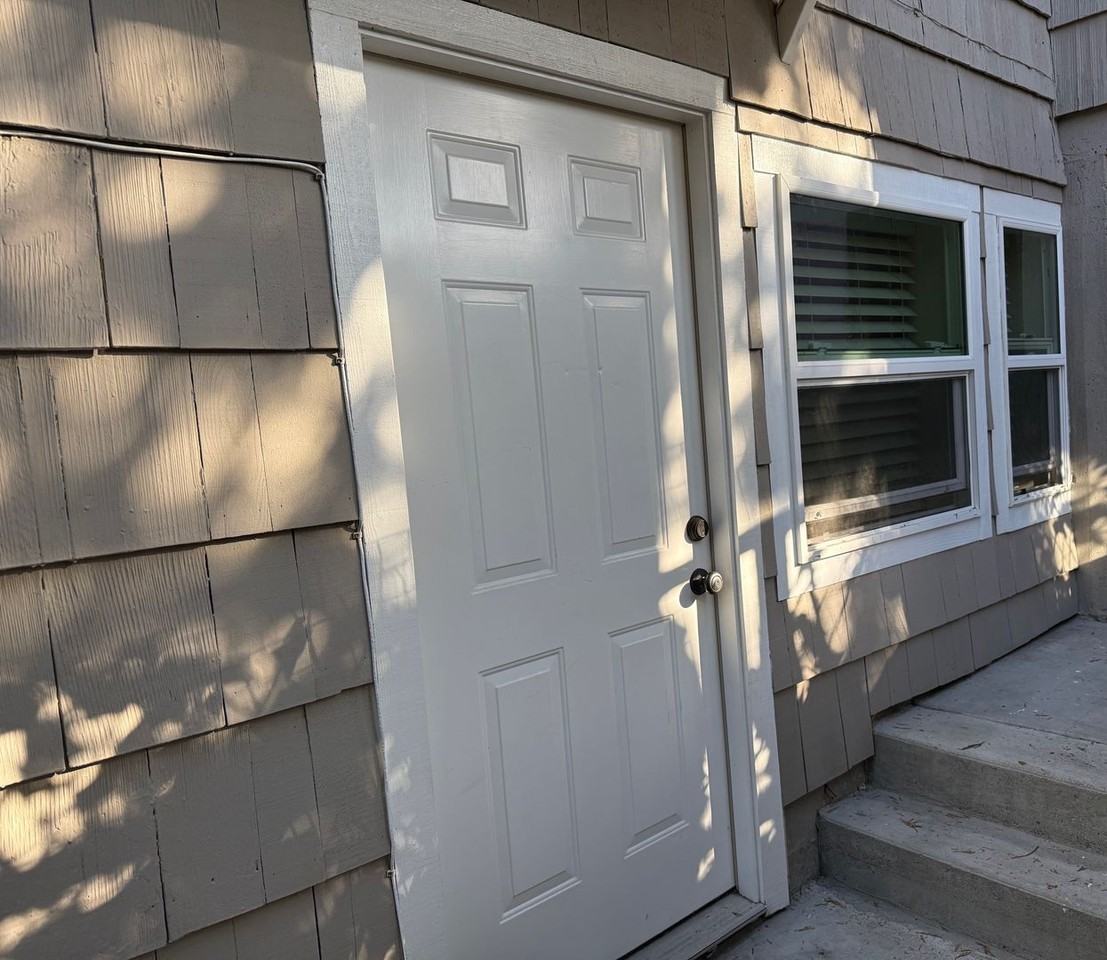 584 Summit Dr - Photo 2 of 20