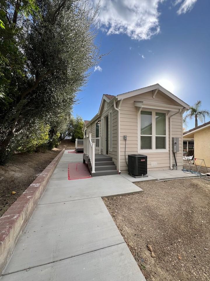 5550 Barnard St - Photo 2 of 10