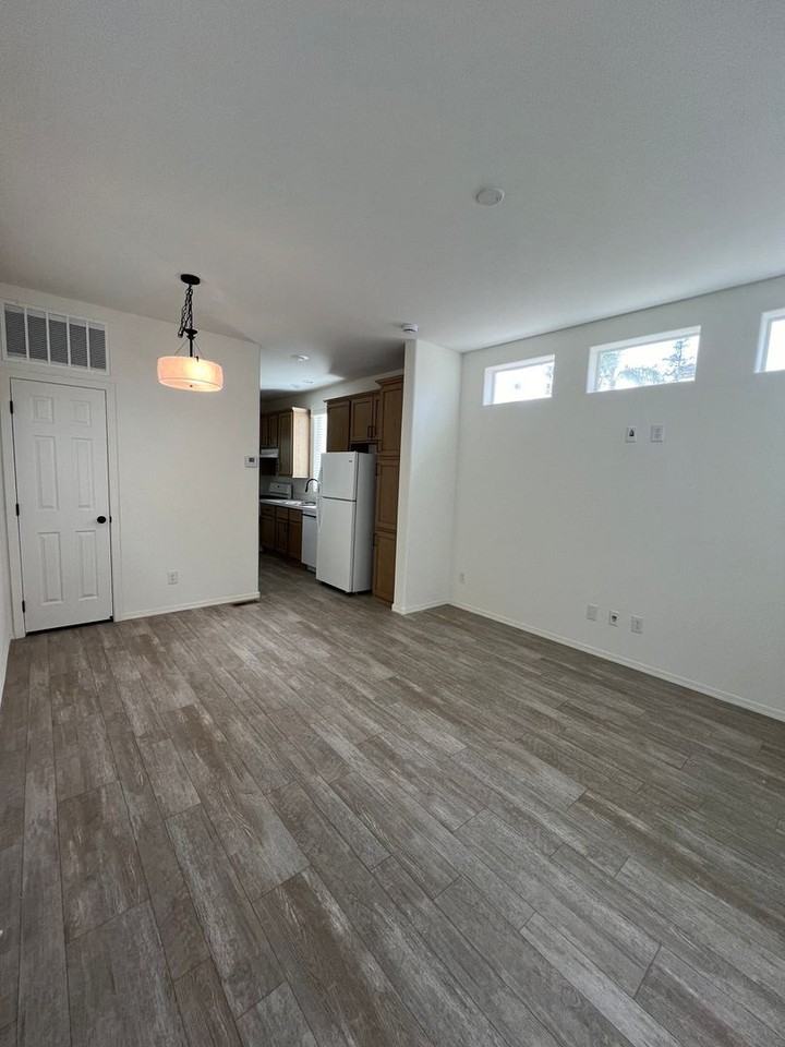 5550 Barnard St - Photo 3 of 10