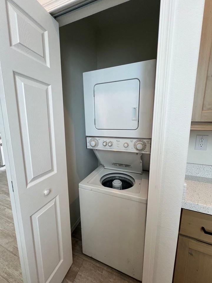 5550 Barnard St - Photo 6 of 10