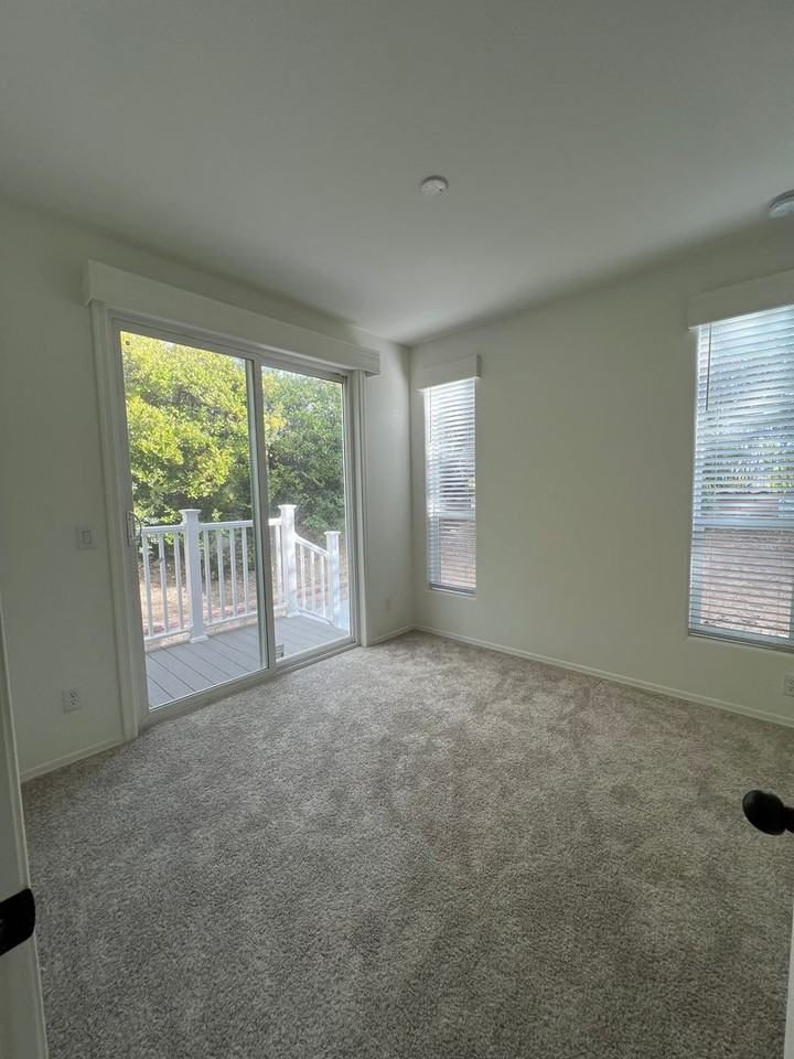 5550 Barnard St - Photo 7 of 10