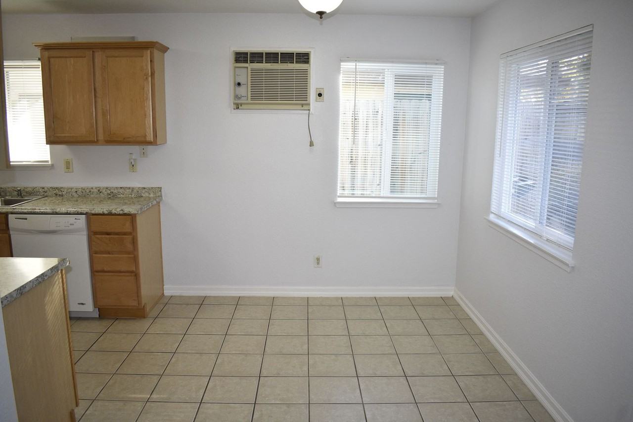 1300 Sheffield Way - Photo 3 of 17