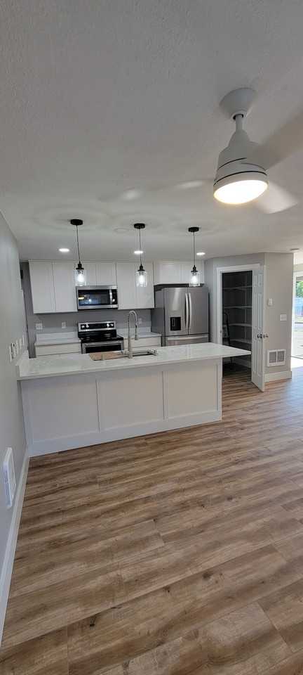 407 Southeast 117th Avenue - Photo 5 of 33