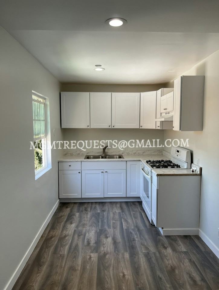 607 East Walnut Street, Unit 6 - Photo 2 of 10