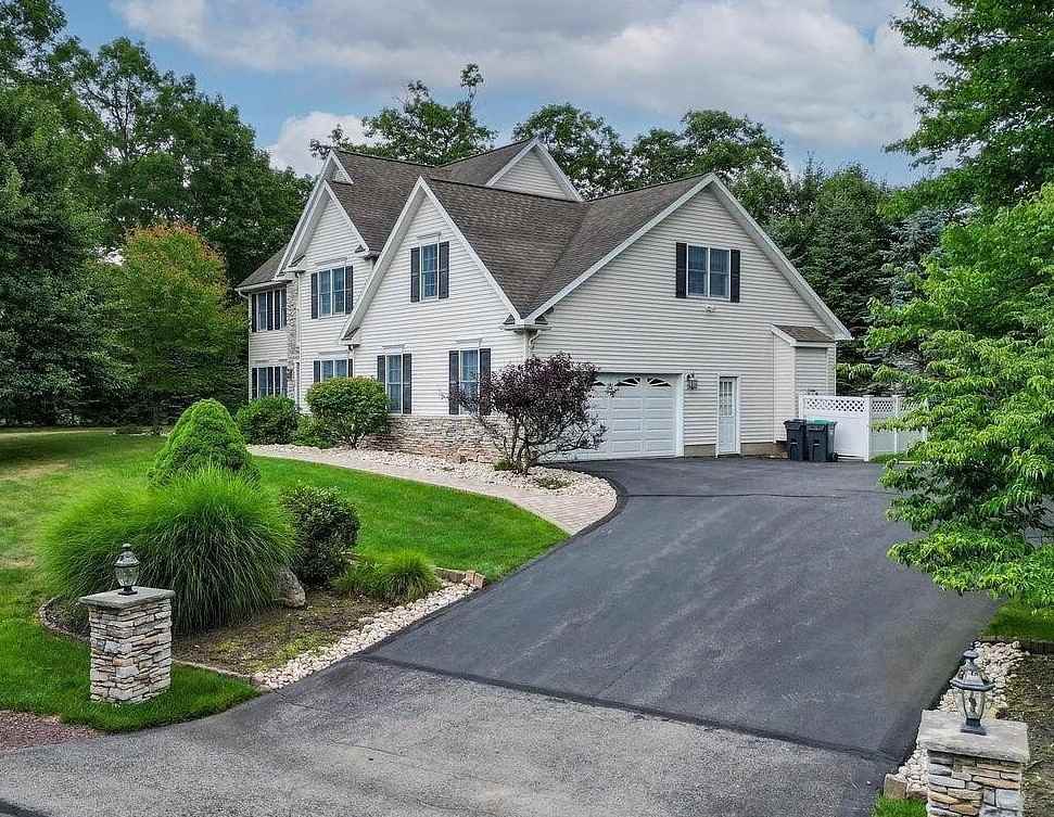 28 Harley Dr #NA - Photo 2 of 31