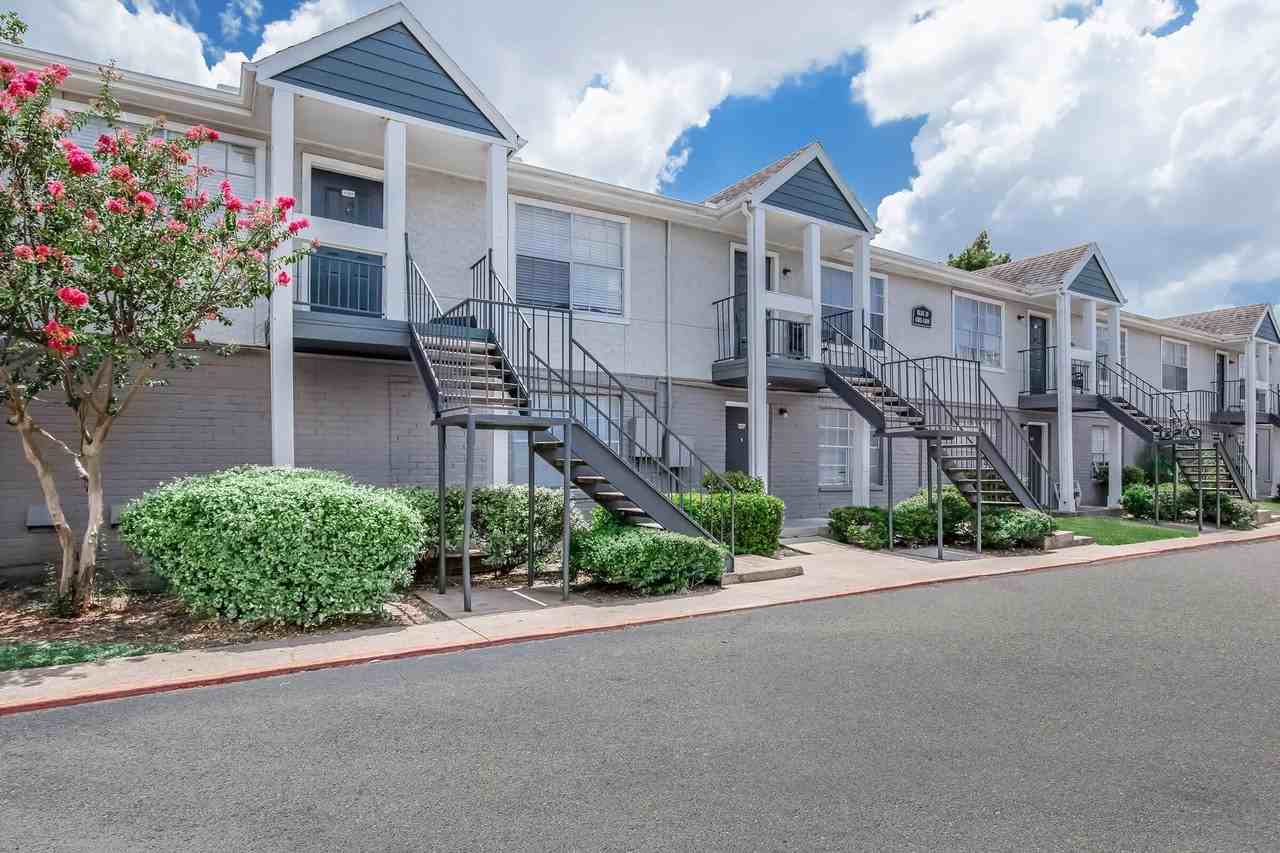 1307 Wilcrest Dr - Photo 3 of 9