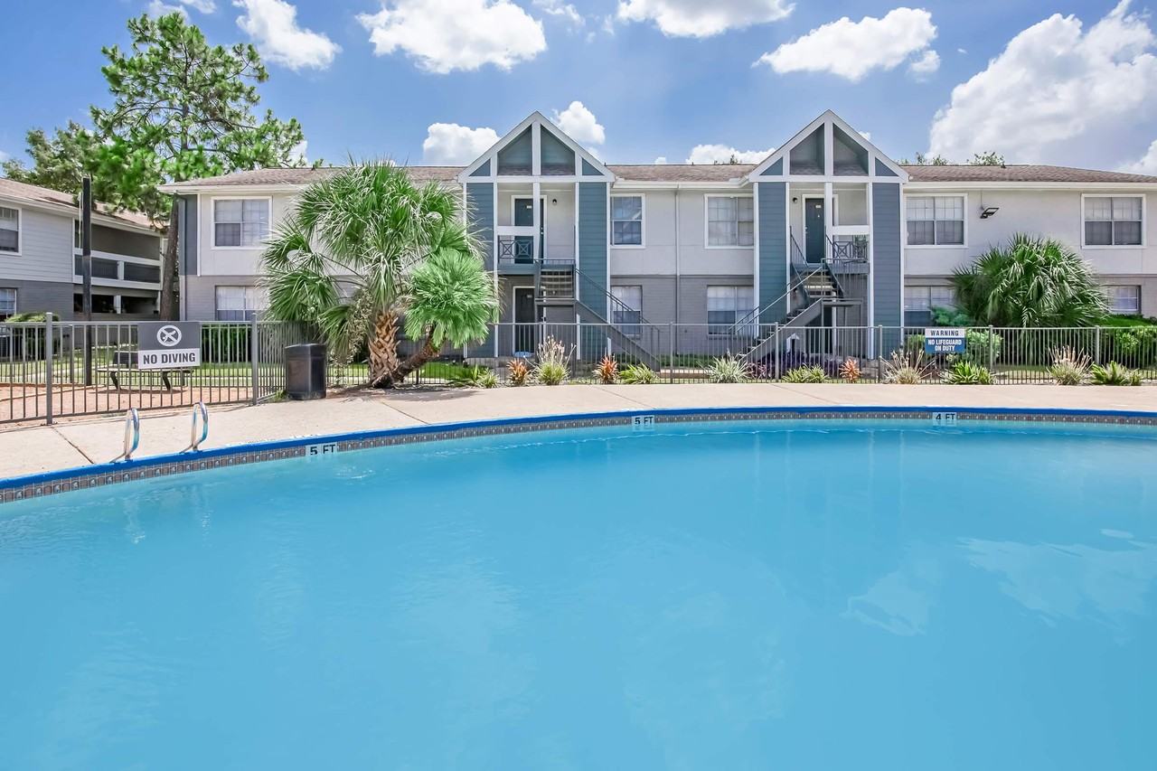 1307 Wilcrest Dr - Photo 2 of 9