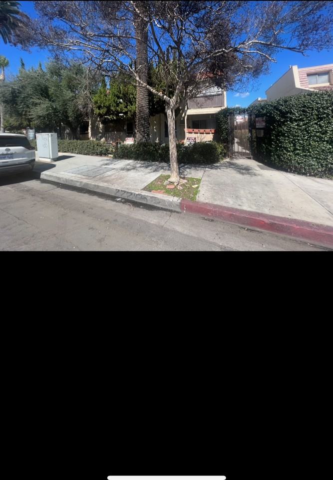 18433 Collins St #221 - Photo 2 of 17