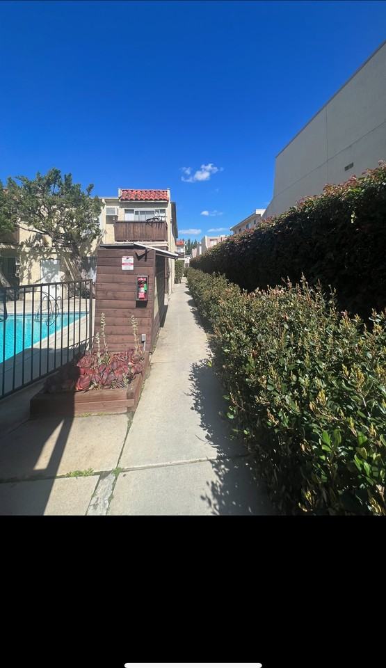 18433 Collins St #221 - Photo 4 of 17