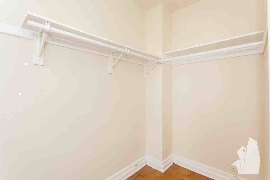 711 West Belmont Avenue - Photo 6 of 9