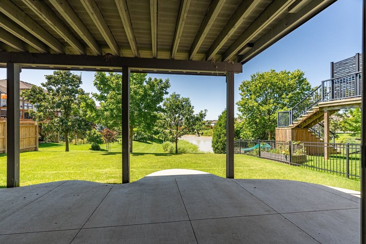 815 Apricot Dr - Photo 3 of 24