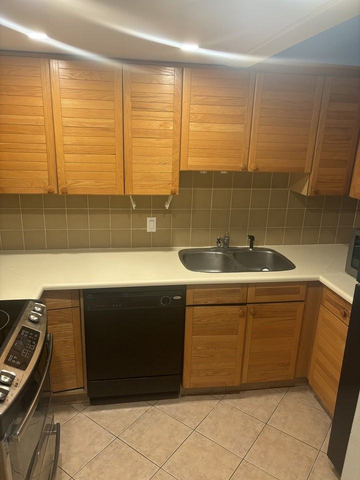11122 83 Ave Nw - Photo 2 of 10