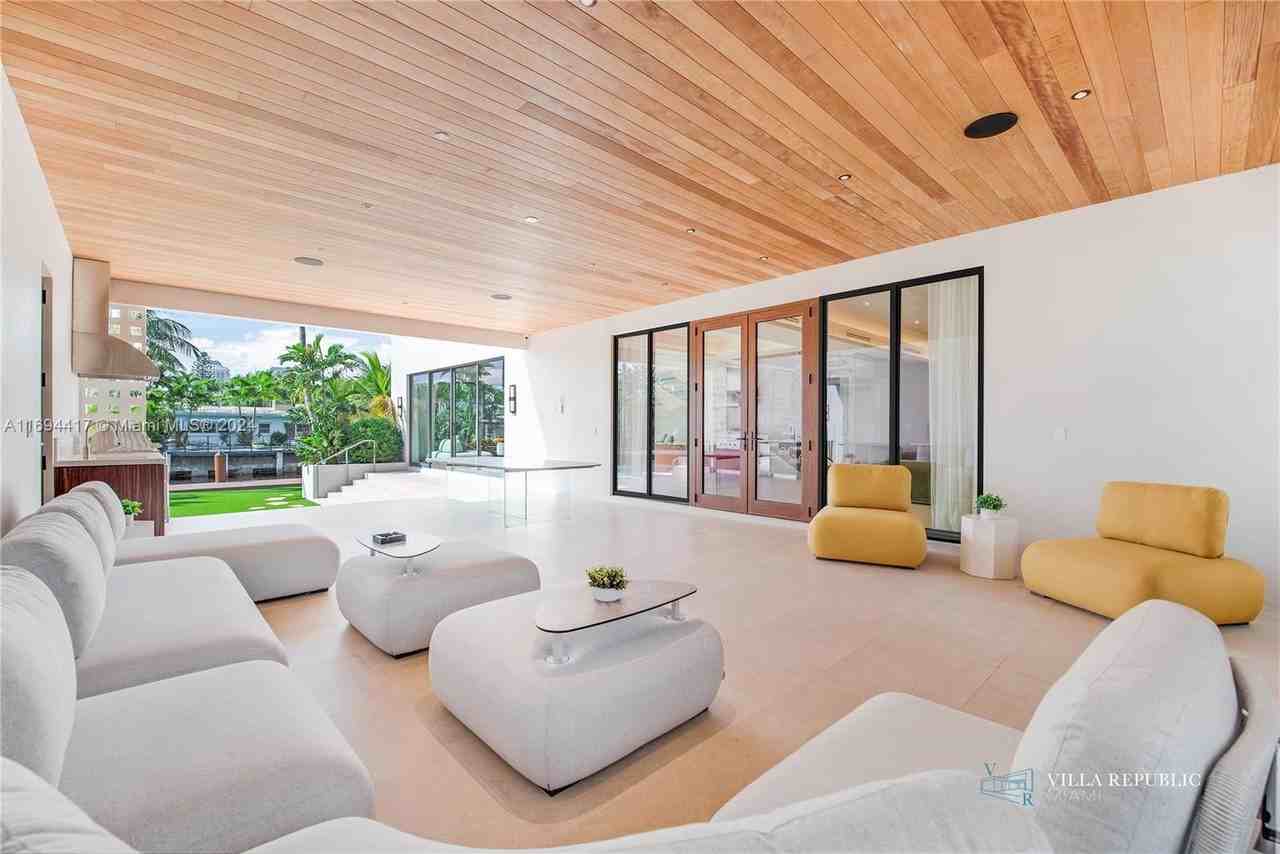 1200 Ne 87th St - Photo 5 of 50